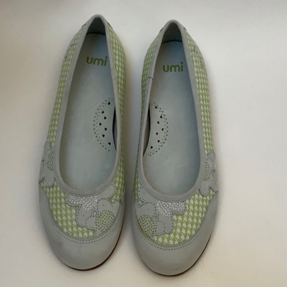 Umi made in Brazil leather flats size 4